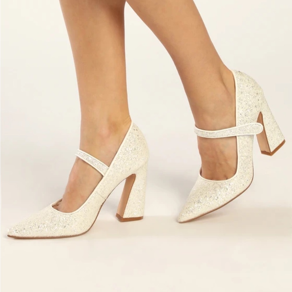 NIB Lulu’s white glitter pumps